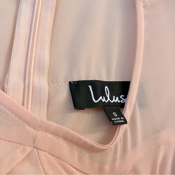 NWT Lulus chiffon dress with flutter yoke/sleeves - Picture 6 of 7